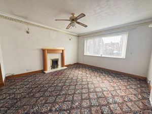 Lounge/Diner- click for photo gallery